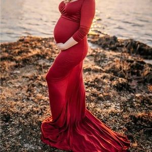 V neck maternity dress with train for photoshoot